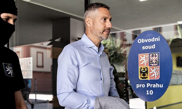 Kauza hnutí STAN / DOZIMETR. Návrh na omezení svéprávnosti Redla soud zamítl.