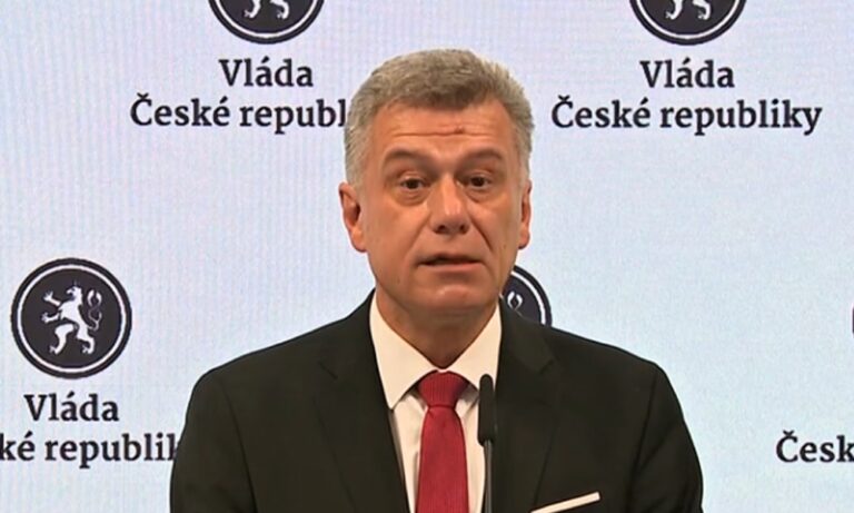 Bleskový průzkum ukazuje, že Fialova vláda po kauze bitcoin má podat demisi?