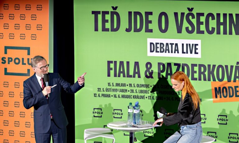 Herci na politické kampani, umění na prodej nebo zrada profese?