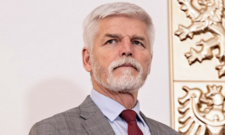 Sumit je součástí Pavlovy prezidentské kampaně.